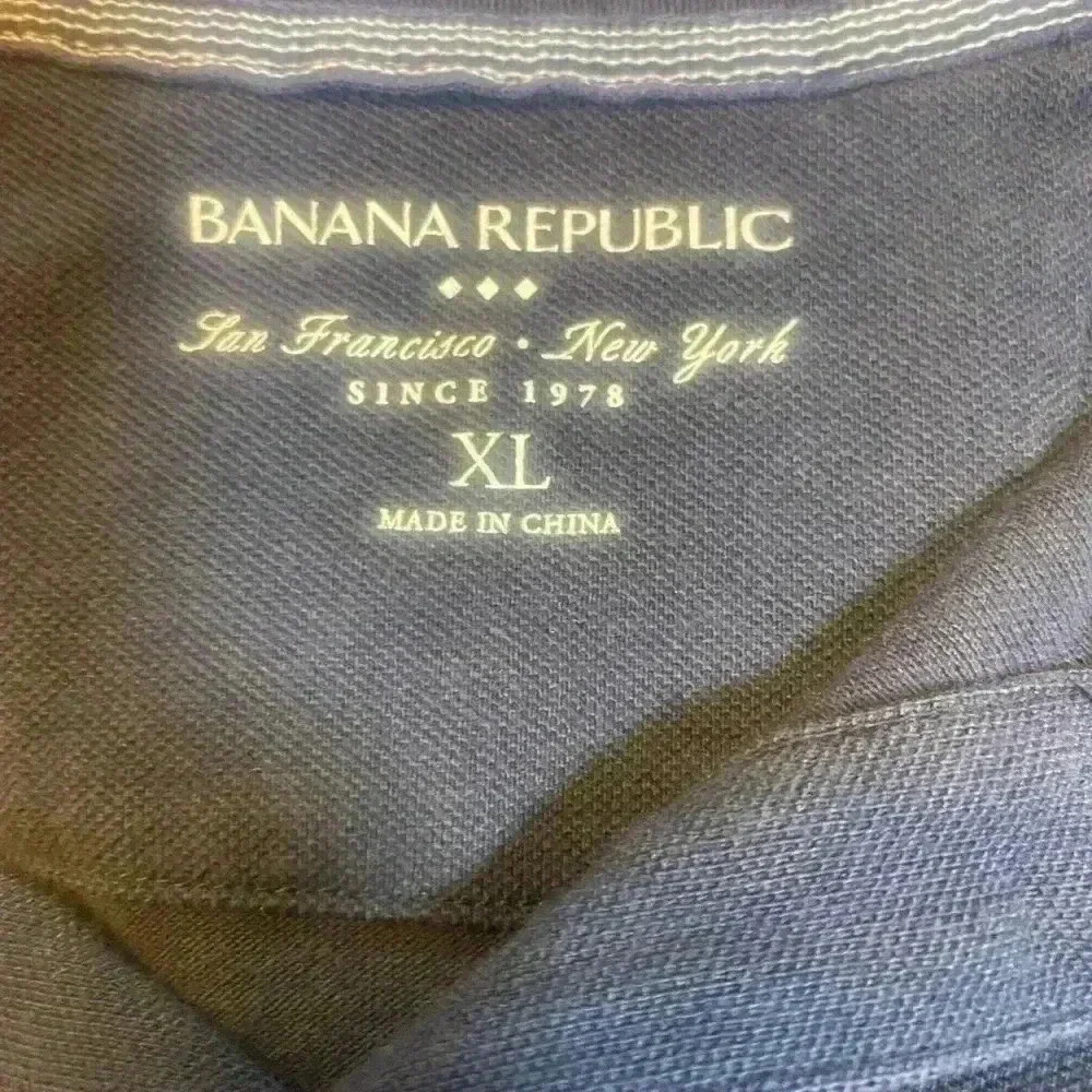 Banana Republic Navy Blue polo shirt with anchors. Men’s size XL